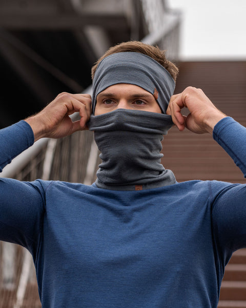 Herresæt med pandebånd og halsedisse i perfekt grå