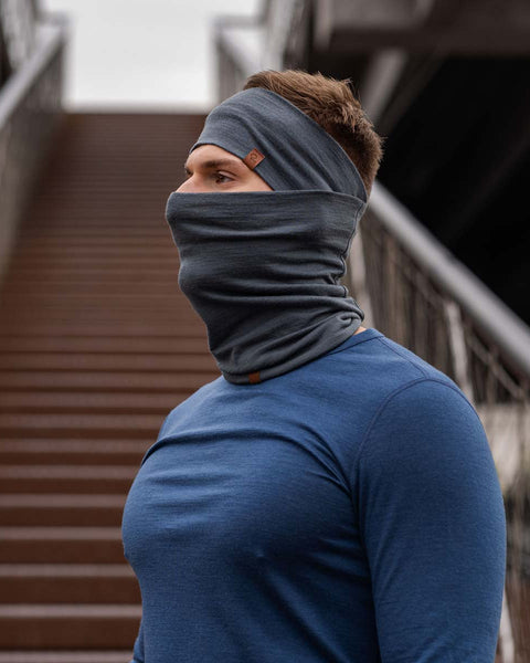 Herresæt med pandebånd og halsedisse i perfekt grå