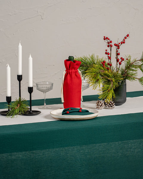 The menique linen dark green tablecloth.