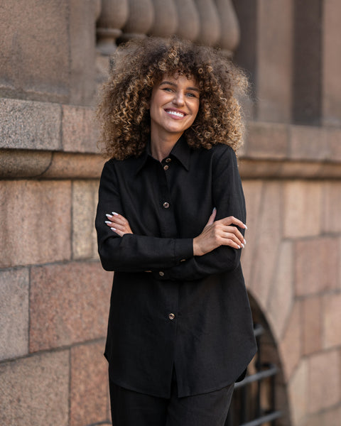 Linnedskjorte og vide bukser 2-delt sæt i ren sort