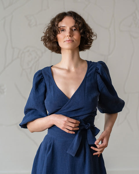 Linned Croptop med Pufærmer og Slå-om, Jenny, Stormblå Farve