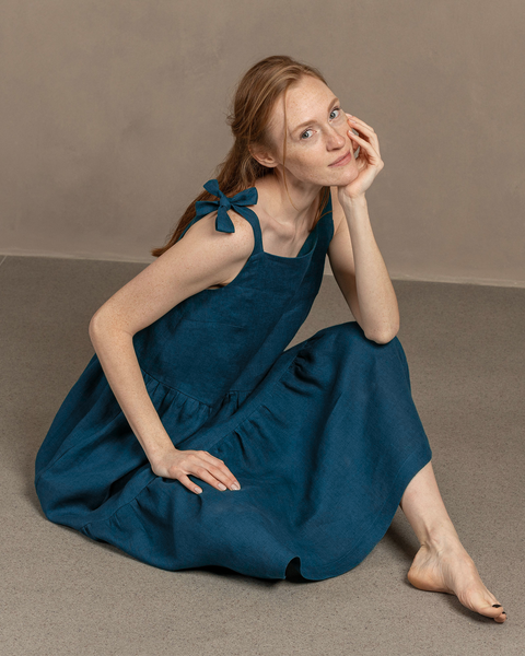 Linned forklædekjole med justerbare stropper Uma koboltblå