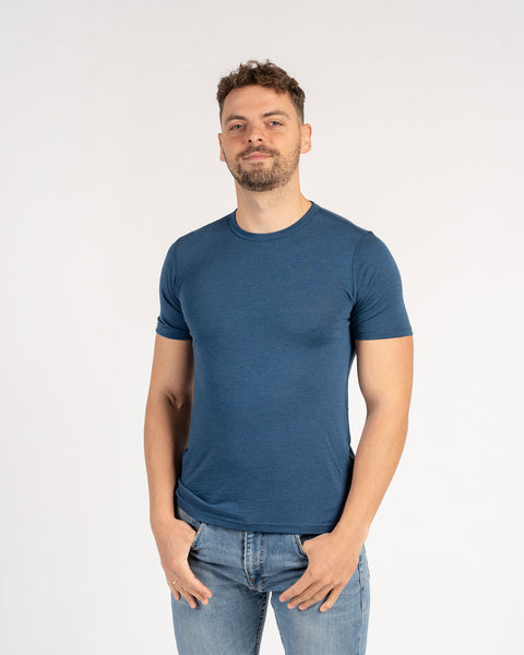 Menique herre T-shirt i 160 Merinould i farven denim.