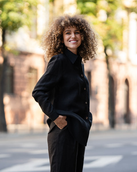 Linnedskjorte og vide bukser 2-delt sæt i ren sort