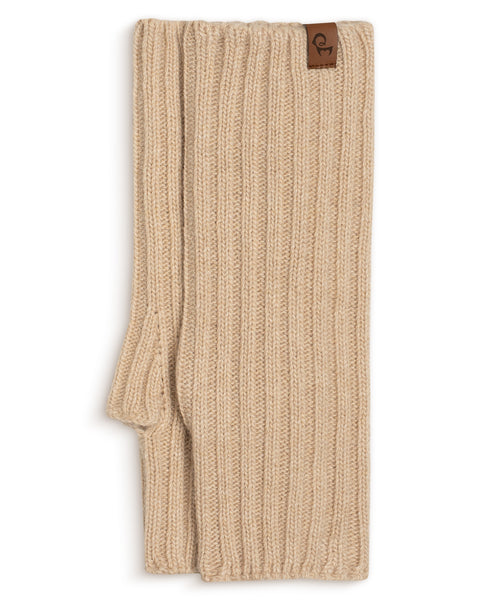 Packshot af menique dames håndledshandsker i farven cremet beige på hvid baggrund