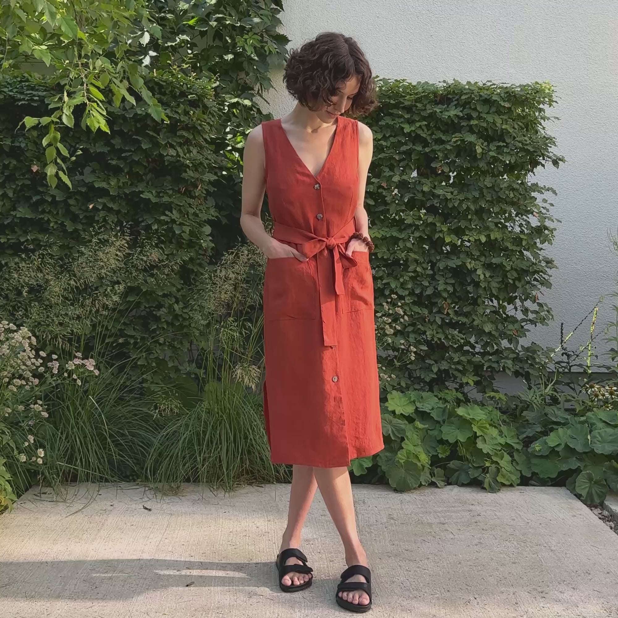 Linen V-Neck Dress With Belt Sierra