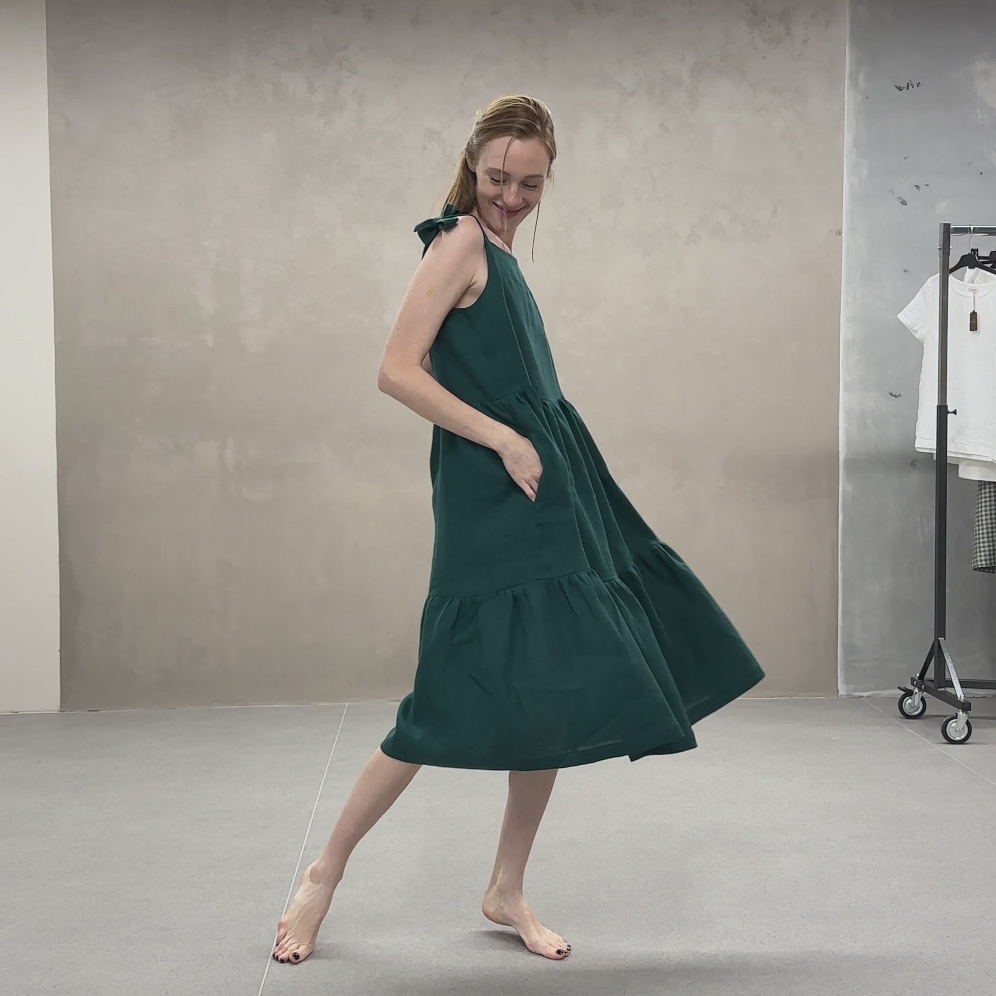 Linned forklæde kjole Uma